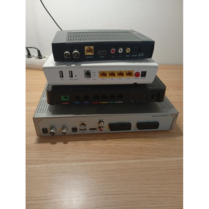 Lote de Routers y Decodificadores Para Piezas o Reutilización | ChollosPC
